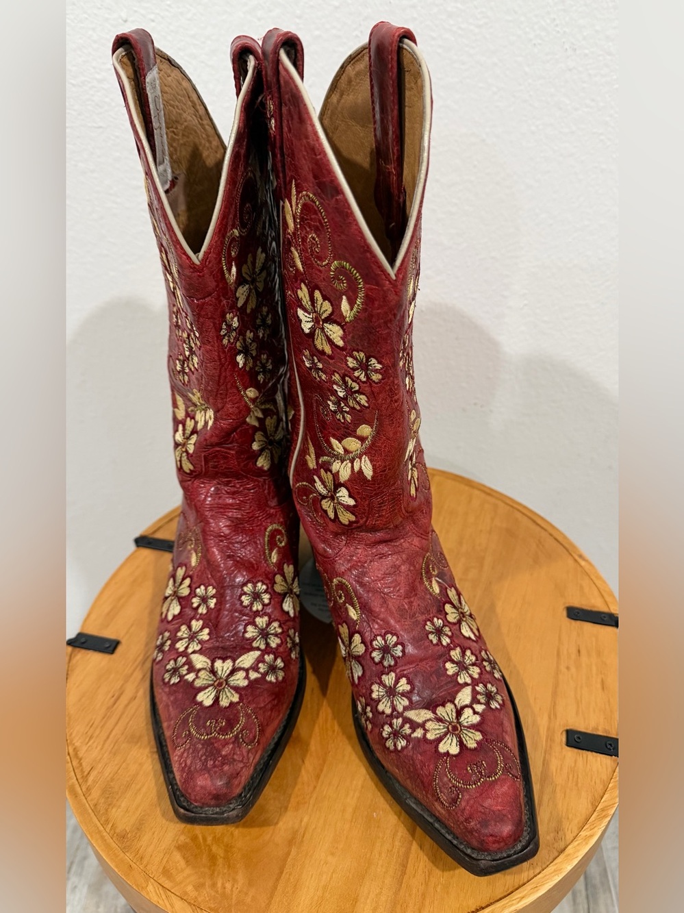 Shyanne Red Floral Western Cowboy Boots size 6.5